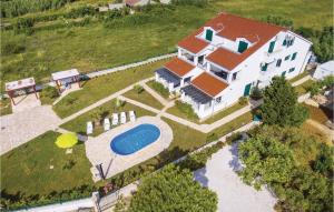 Three-Bedroom Apartment In Privlaka