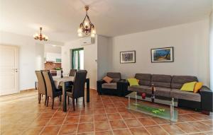 Three-Bedroom Apartment In Privlaka