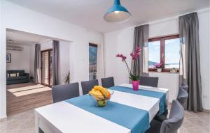 6 Bedroom Awesome Home In Omis 