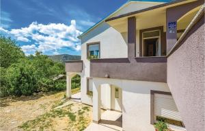 3 Bedroom Pet Friendly Apartment In Grizane 