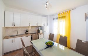 Cozy Home In Rovanjska With Wifi 