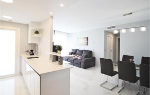 Two-Bedroom Apartment room in Two-Bedroom Apartment in Elche