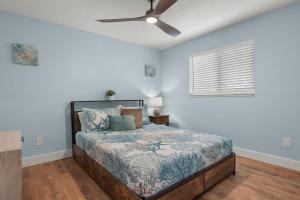 2 Bed 2 Bath Modern Naples Beach Bungalow