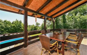 Lovely Home In Biskupec Zelinski 