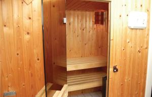 Beautiful Home In Wemeldinge With Wifi