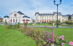 Maisons de vacances 2 Bedroom Amazing Home In Dives-Sur-Mer : photos des chambres