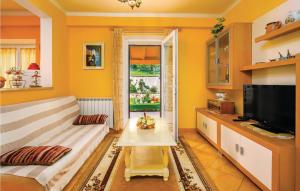 Stunning Home In Sumber With Kitchen 
