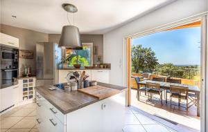 Maisons de vacances Nice Home In La Londe Les Maures : photos des chambres
