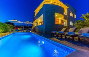 Stunning Home In Zaton