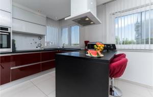 Stunning Home In Zaton