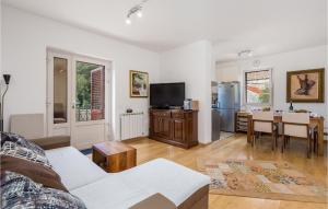 Cozy Apartment In Veli Losinj With Wifi