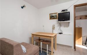 1 Bedroom Nice Apartment In Veli Losinj