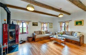 Awesome Home In Breznicki Hum