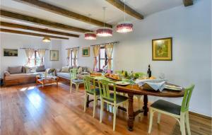 Awesome Home In Breznicki Hum 