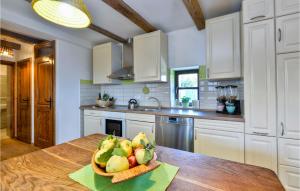 Awesome Home In Breznicki Hum 