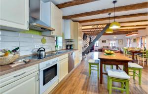 Awesome Home In Breznicki Hum 