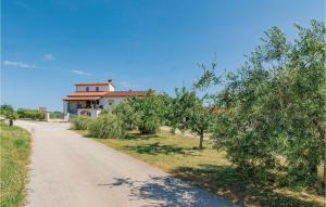 2 Bedroom Stunning Apartment In Vodnjan 