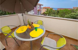 Gorgeous Apartment In Mandre With Kitchen 