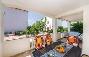 5 Bedroom Awesome Home In Privlaka