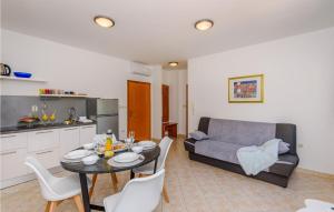 1 Bedroom Cozy Apartment In Klek 