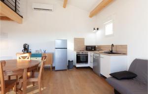 Appartements Beautiful Apartment In Eyragues : photos des chambres