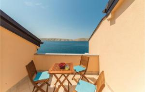 2 Bedroom Lovely Apartment In Vlasici 