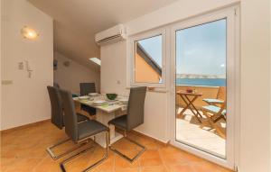 2 Bedroom Lovely Apartment In Vlasici 