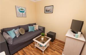 1 Bedroom Lovely Apartment In Podstrana 