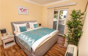 1 Bedroom Lovely Apartment In Podstrana