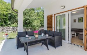 6 Bedroom Cozy Home In Labin