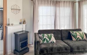 Lovely Home In Tzummarum With Wifi