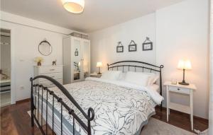 4 Bedroom Nice Home In Vodice