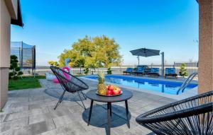 Awesome Home In Gracec With Sauna