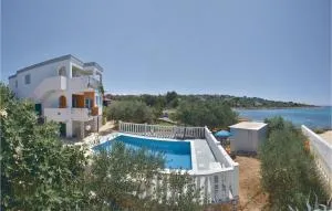 Nice Apartment In Drvenik Mali - 小德尔韦尼克岛