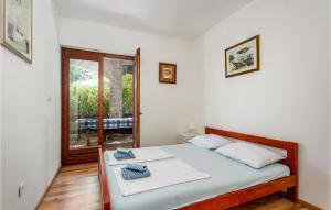 2 Bedroom Lovely Apartment In Pinezici