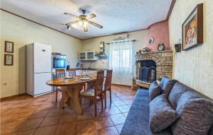 1 Bedroom Cozy Apartment In Valtura 