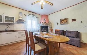 1 Bedroom Cozy Apartment In Valtura