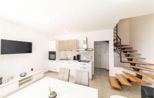 Lovely Apartment In Seget Donji