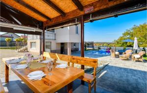 Awesome Home In Gracec With Sauna 