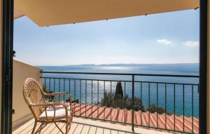 Three-Bedroom Apartment Omis With Sea View 07