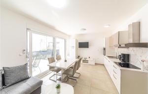 Lovely Apartment In Seget Donji