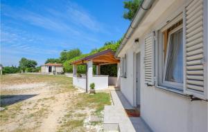 One-Bedroom Holiday Home In Zminj