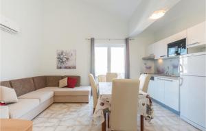Beautiful Apartment In Povljana With Wifi 