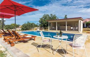 2 Bedroom Amazing Apartment In Vodnjan 