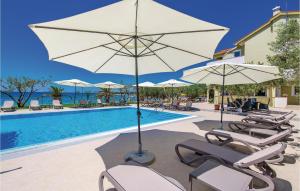 1 Bedroom Awesome Apartment In Povljana