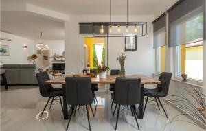 3 Bedroom Nice Home In Strmac 