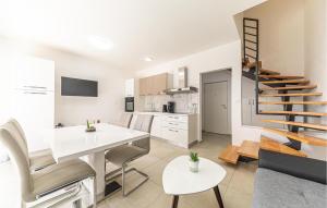 Lovely Apartment In Seget Donji