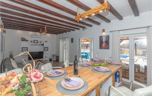 3 Bedroom Beautiful Home In Kaocine - Miljevci 