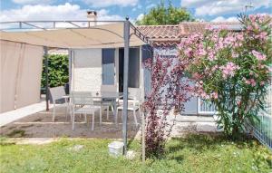 Maisons de vacances One-Bedroom Holiday Home In Aubignan : photos des chambres