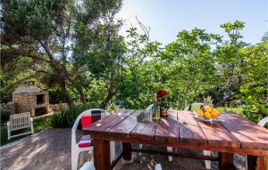 Two-Bedroom Apartment In Vinjerac